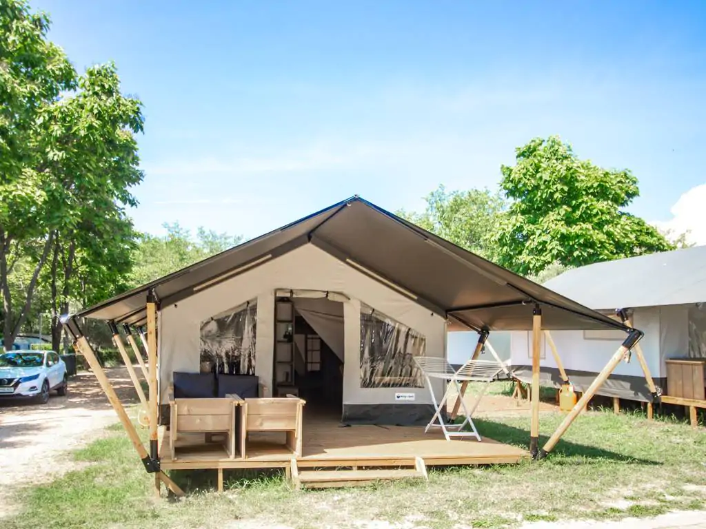 camping-lanterna-glamping-tent-safari-tent-comfort-airco-exterior-glamping-tent
