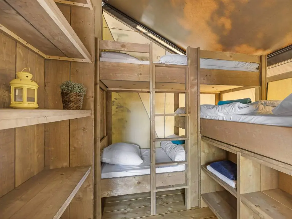 camping-lanterna-glamping-tent-safari-tent-comfort-airco-interior-bedroom-bunk-bed