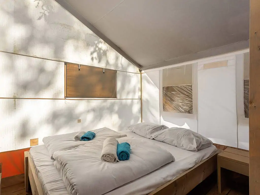 camping-polari-luxury-safari-tent-bedroom-double-bed