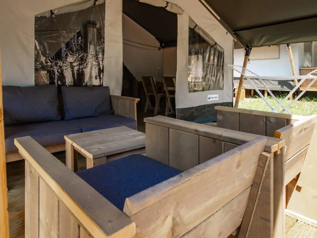 camping-porto-sole-safari-tent-comfort-exterior-terrace