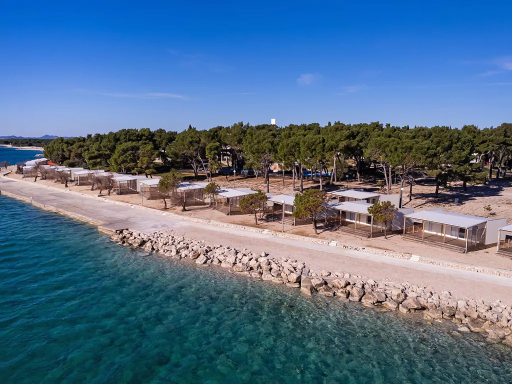 campsite-amadria-sibenik-deluxe-beach-mobile-home-exterior-sea-view