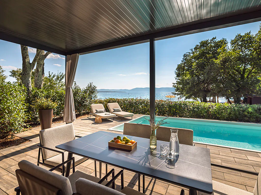 campsite-aminess-atea-mobile-home-amber-sea-luxury-holiday-home-with-private-pool-exteriere-terace