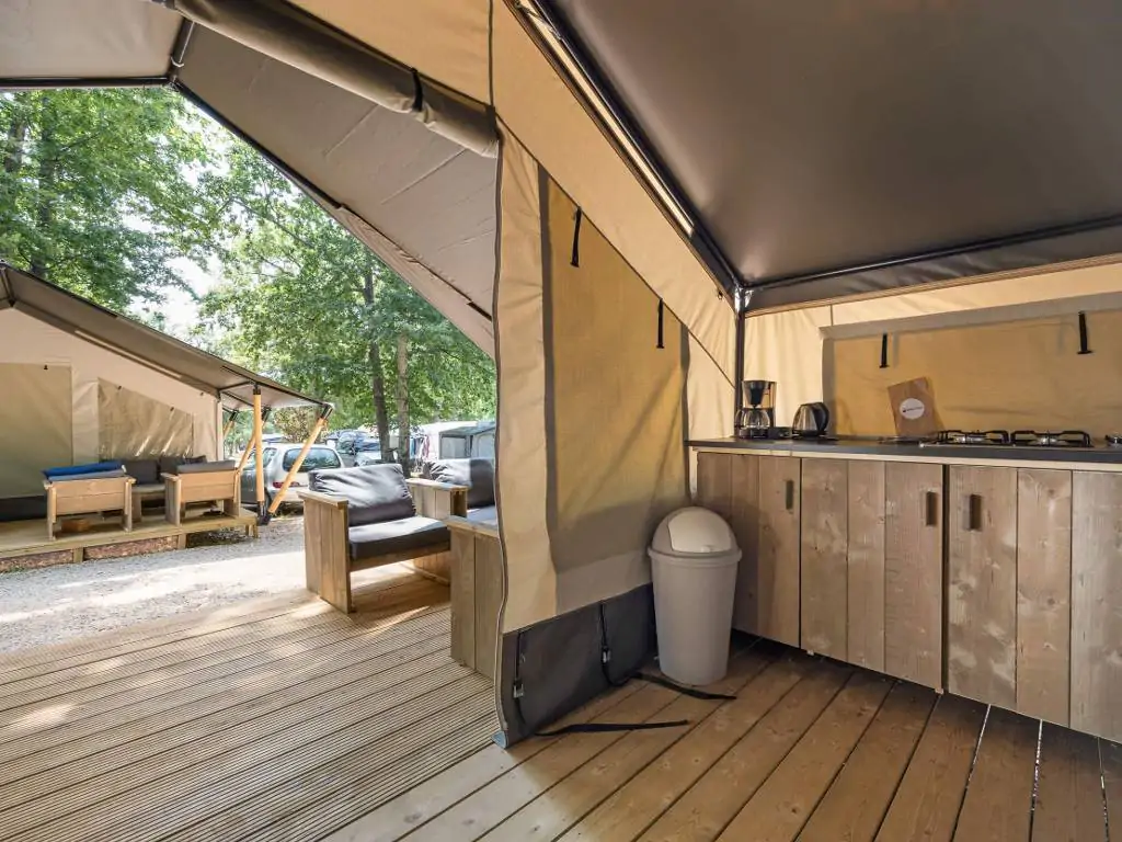 campsite-bijela-uvala-safari-tent-kitchen