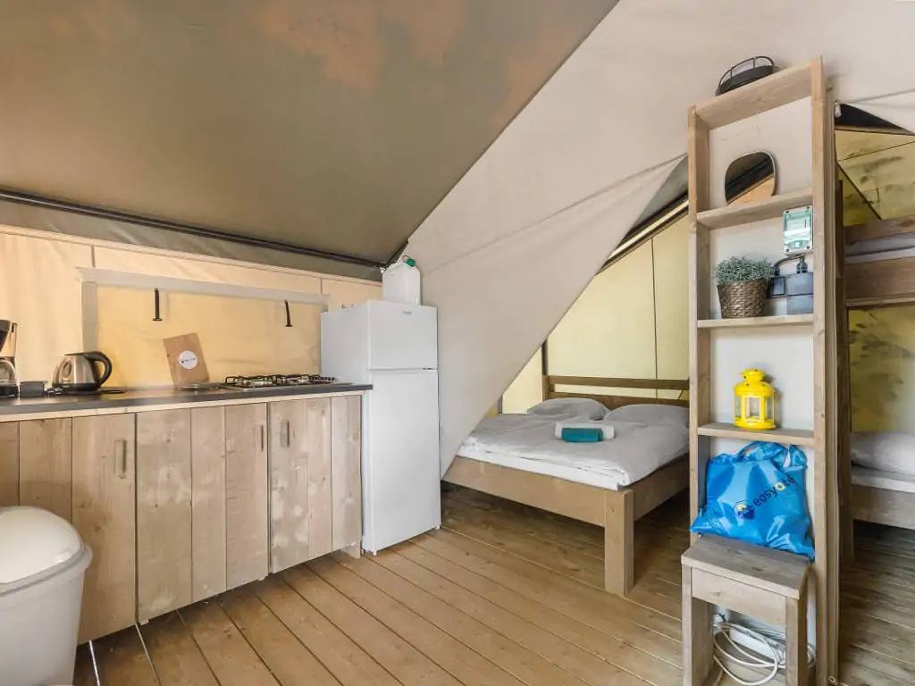 campsite-park-umag-safari-tent-comfort-interior-kitchen-bedrooms