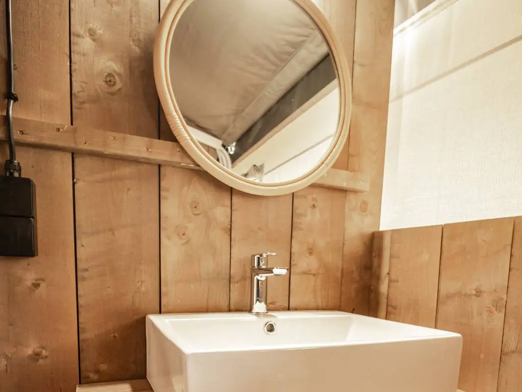 campsite-polari-safari-tent-s-6-p-bathroom