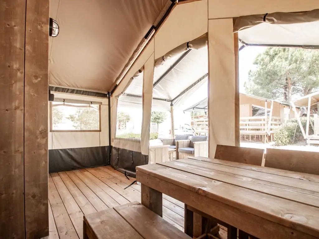 campsite-polari-safari-tent-s-6-p-kitchen-dining-table