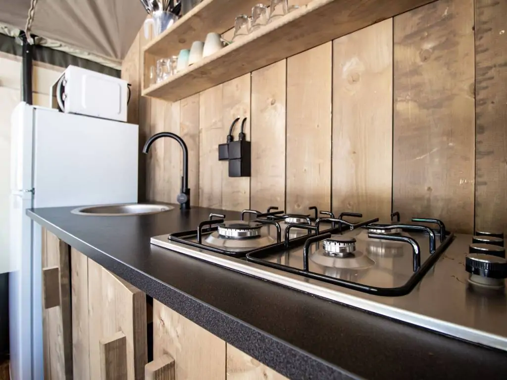 campsite-polari-safari-tent-s-6-p-kitchen-ii
