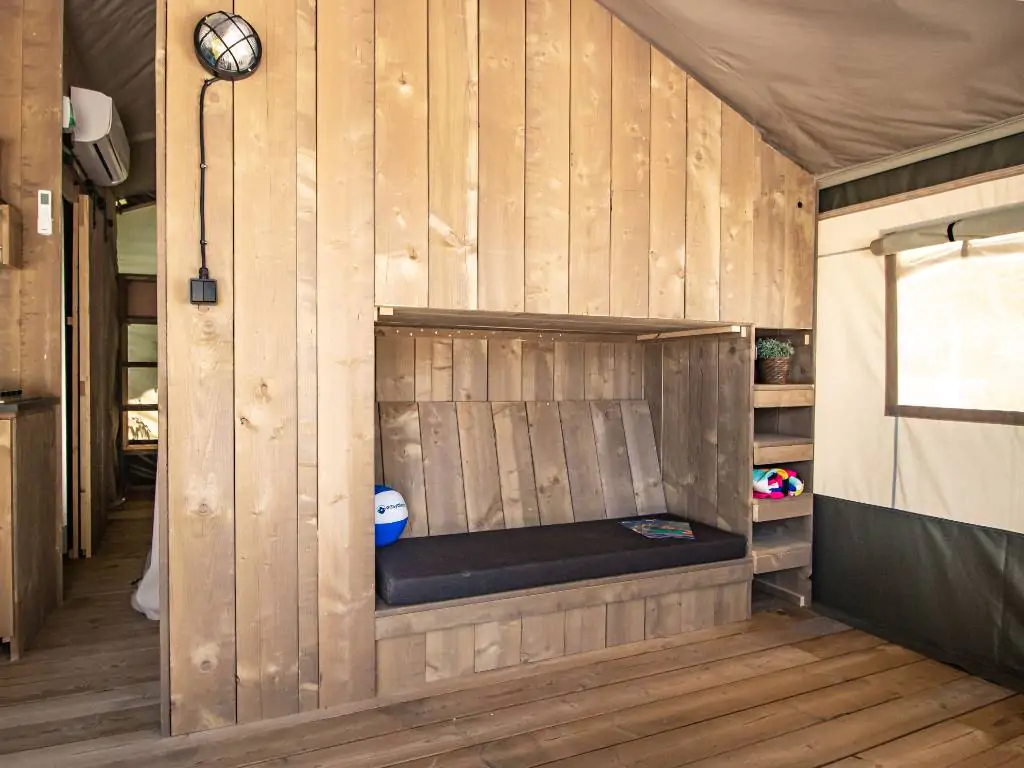 campsite-polari-safari-tent-s-6-p-living-room