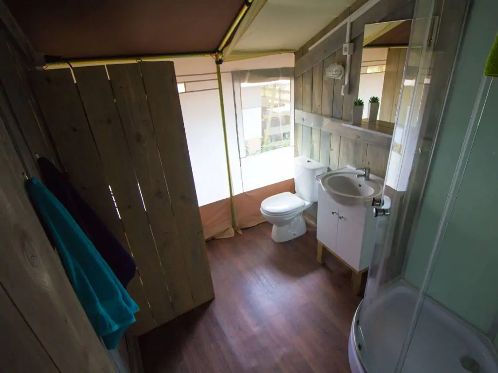 campsite-polari-safari-tent-s-airco-5-persons-bathroom-i