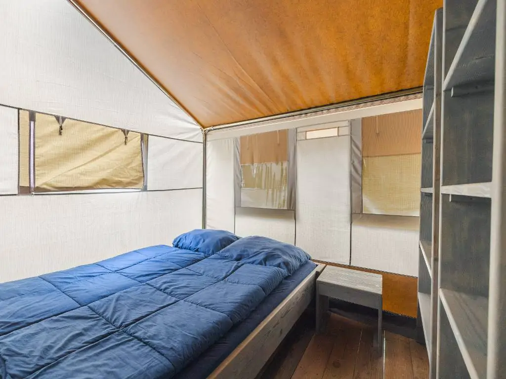 fkk-solaris-safaritent-bedroom-double-bed