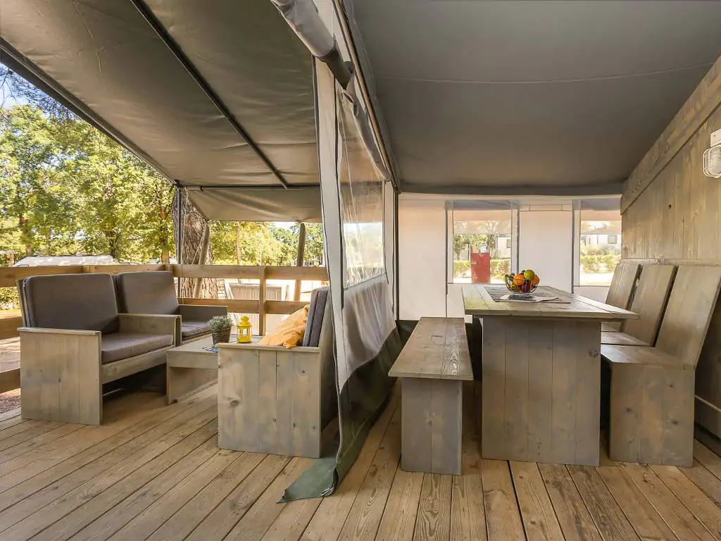lanterna-safari-tent-for-5-exterior-living-room