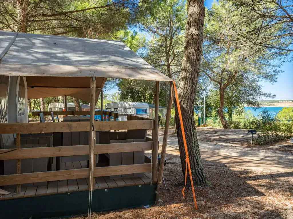 lanterna-safari-tent-for-5-exterior-side-view