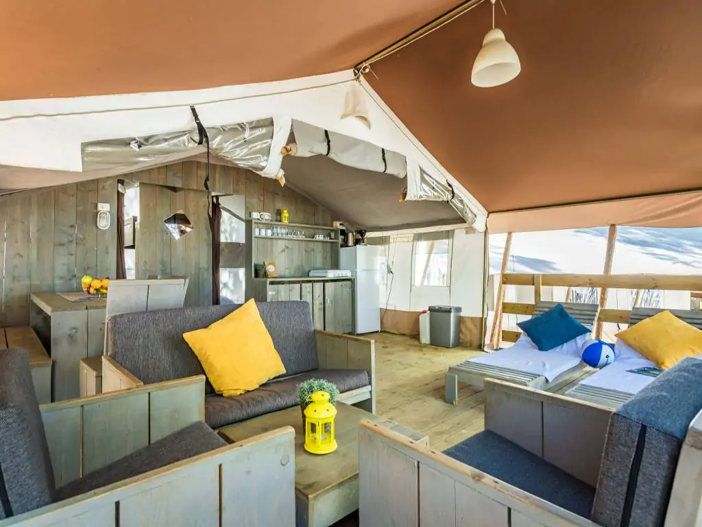 lanterna-safari-tent-for-5-exterior-terrace-lounge-set