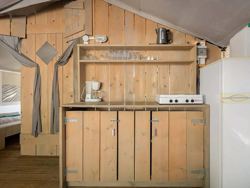 valamar-camping-krk-luxury-safari-tent-kitchen