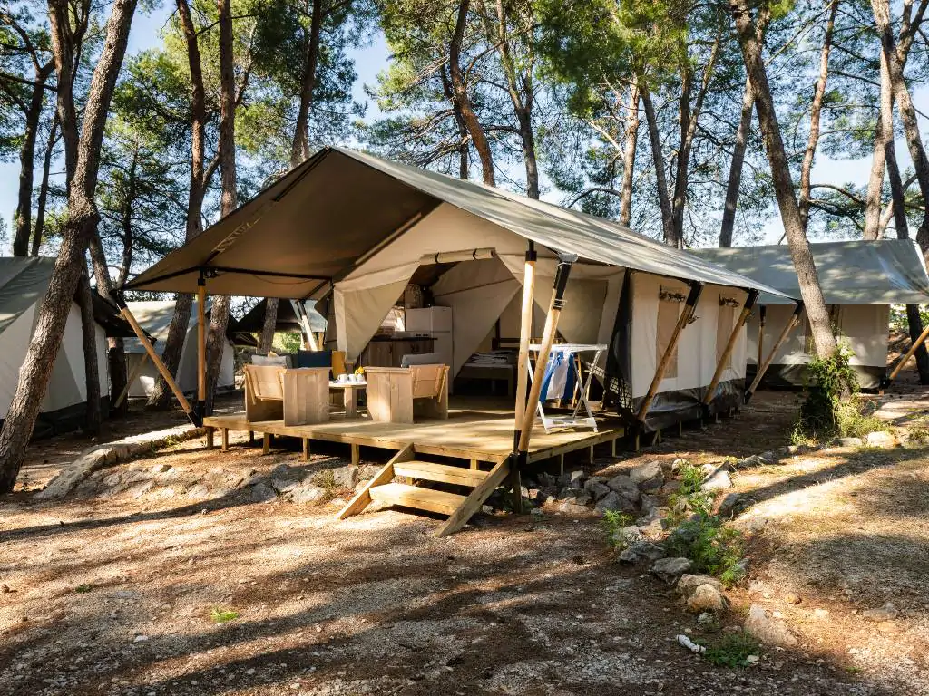 valamar-camping-krk-safari-tent-comfort-exterior-i