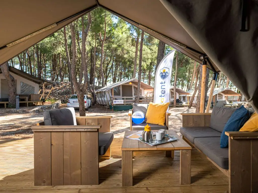 valamar-camping-krk-safari-tent-comfort-lounge-set