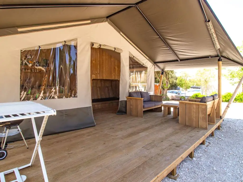 valkanela-safari-tent-s-airco-6-exterior-lounge-set