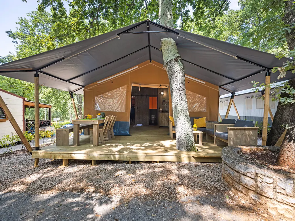 camping-aminess-maravea-safaritent-s-4-persons-exterior-front-view-2