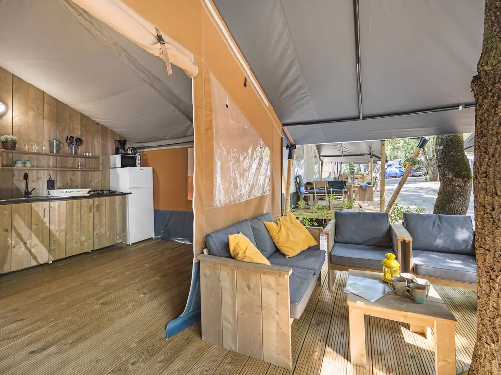 camping-aminess-maravea-safaritent-s-4-persons-exterior-terrace