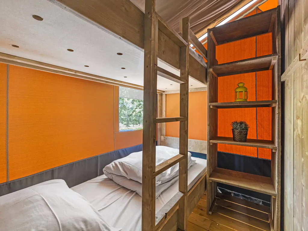 camping-aminess-maravea-safaritent-s-4-persons-interior-bunk-beds