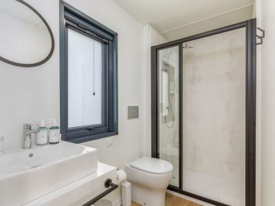 camping-arena-indije-mobile-home-camping-home-interior-bathroom