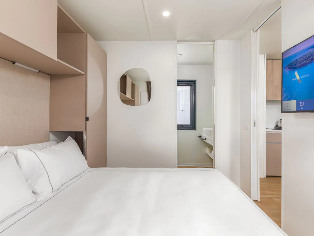 camping-arena-indije-mobile-home-camping-home-interior-bedroom-double-bed