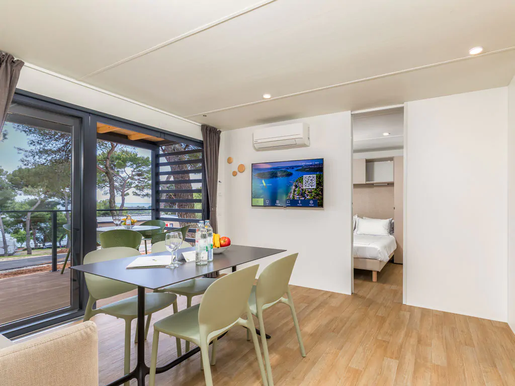 camping-arena-indije-mobile-home-camping-home-interior-kitchen-and-dining-area