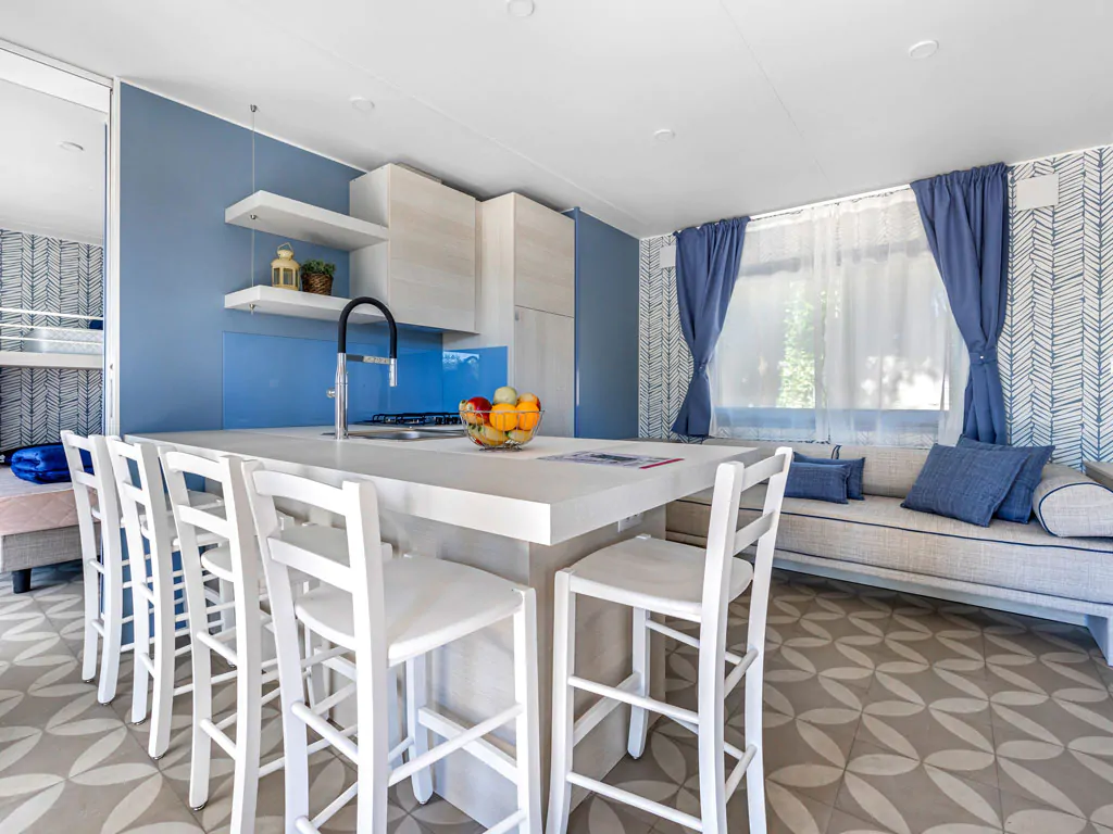 camping-bijela-uvala-easyatent-mobile-home-pula-interior-kitchen
