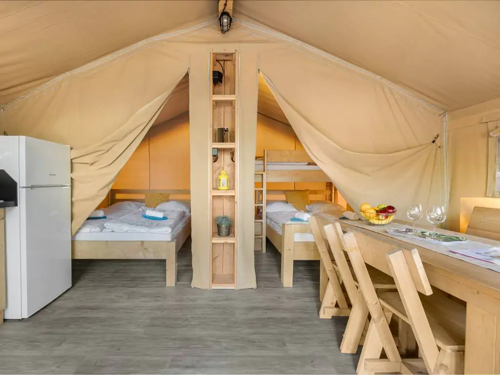 camping-lanterna-glamping-tent-safaritent-lodge-5p-interior-dinning-area-2