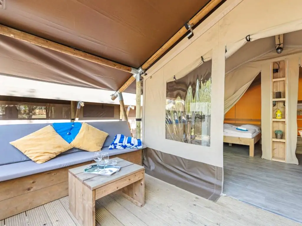 safari-tent-lodge-stella-maris-exterior-terrace-i