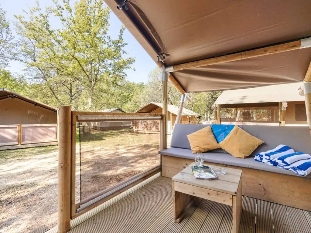 safari-tent-lodge-stella-maris-exterior-terrace
