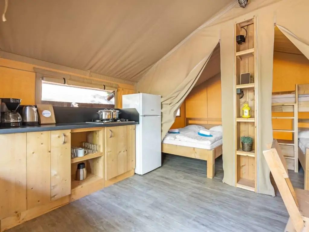 safari-tent-lodge-stella-maris-interior-kitchen