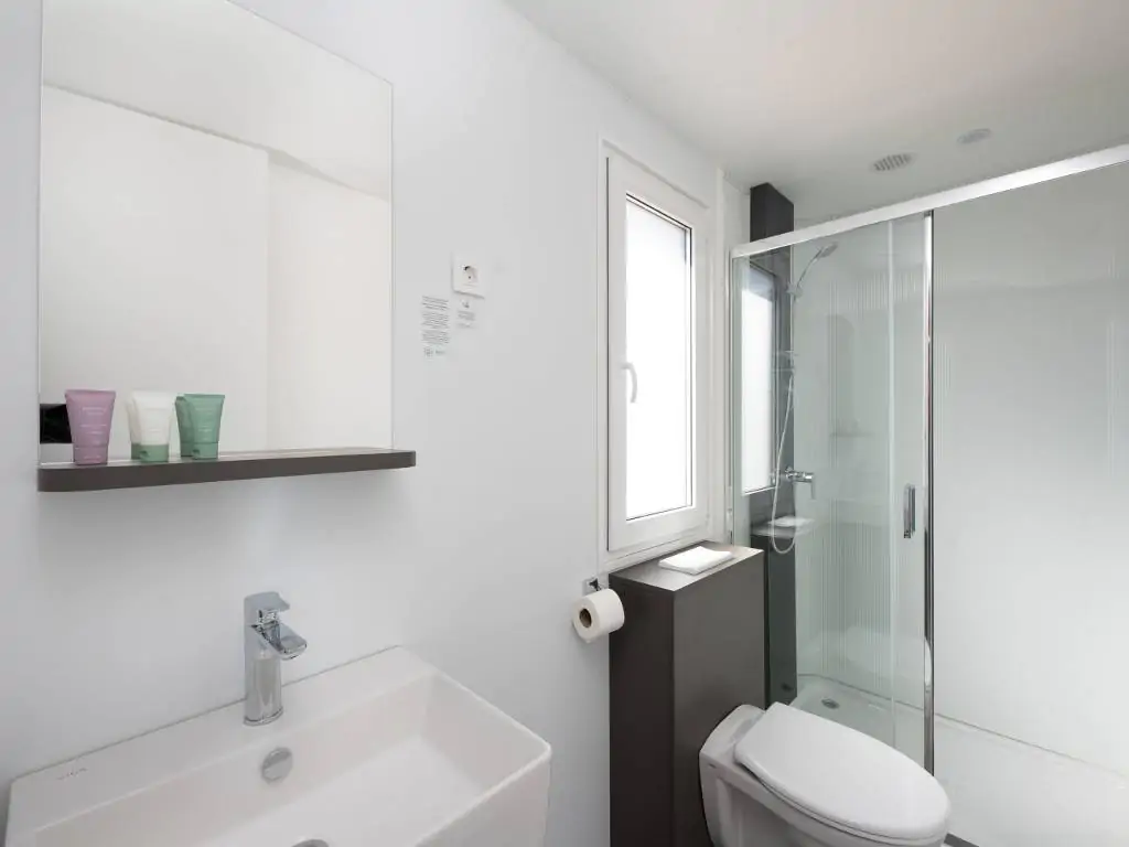 taber-discrete-lodging-mobile-home-prestige-mare-interior-bathroom-2