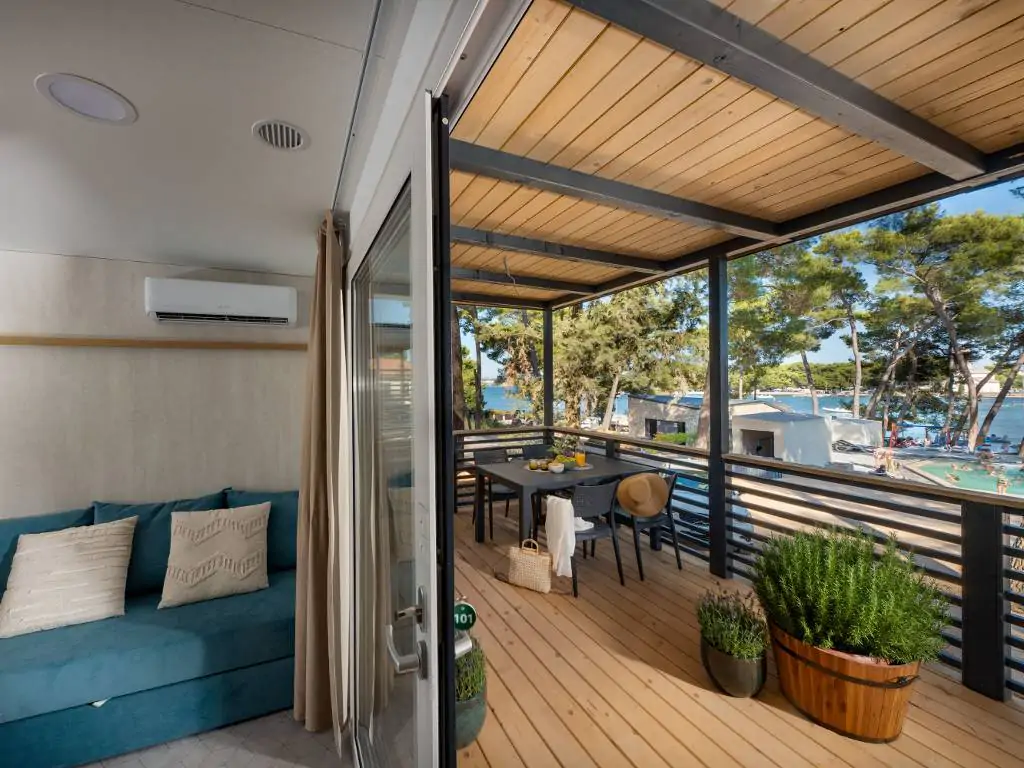 taber-discrete-lodging-mobile-home-prestige-mare-interior-living-room-terrace