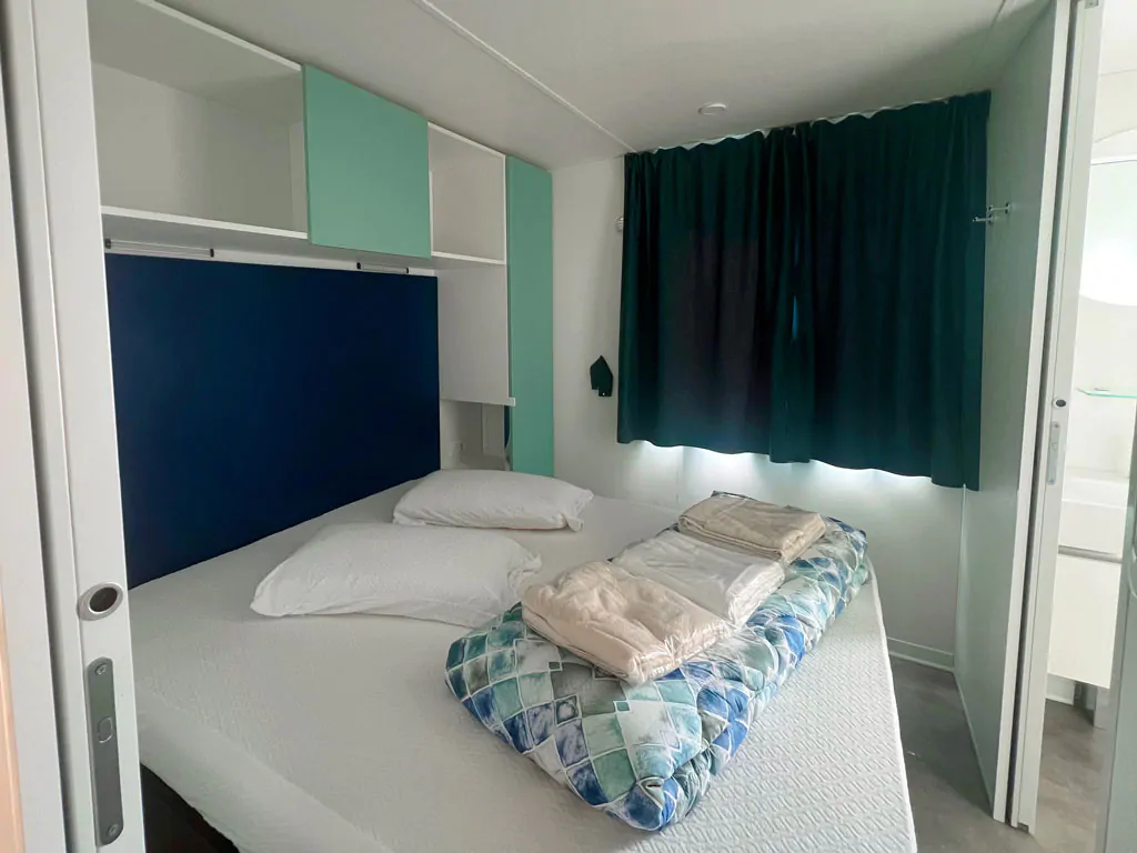 camping-village-capo-dorso-mobile-home-baia-relax-new-plus-interior-bedroom-double-bed
