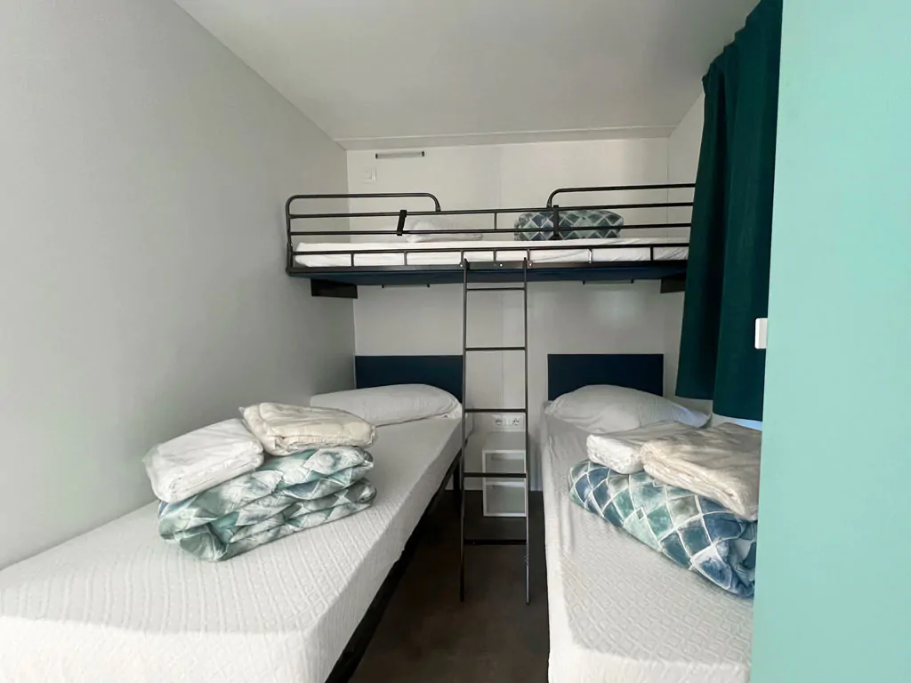 camping-village-capo-dorso-mobile-home-baia-relax-new-plus-interior-bedroom-single-beds