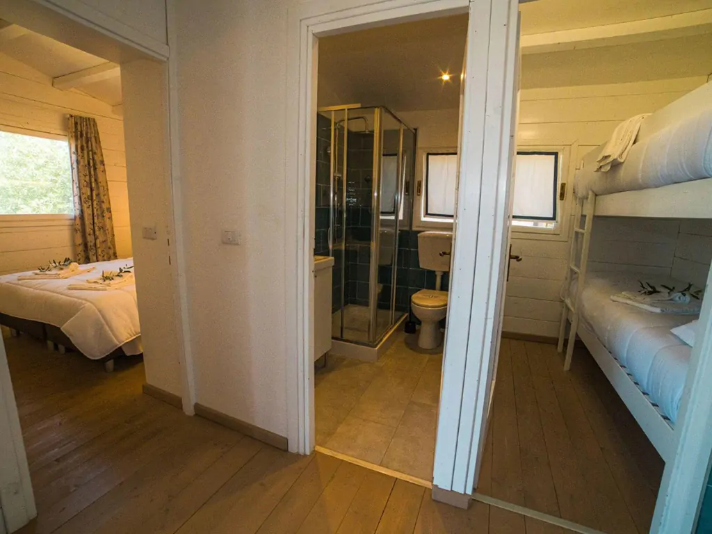 camping-village-resort-pax-4-inerior-bedroom-bathroom