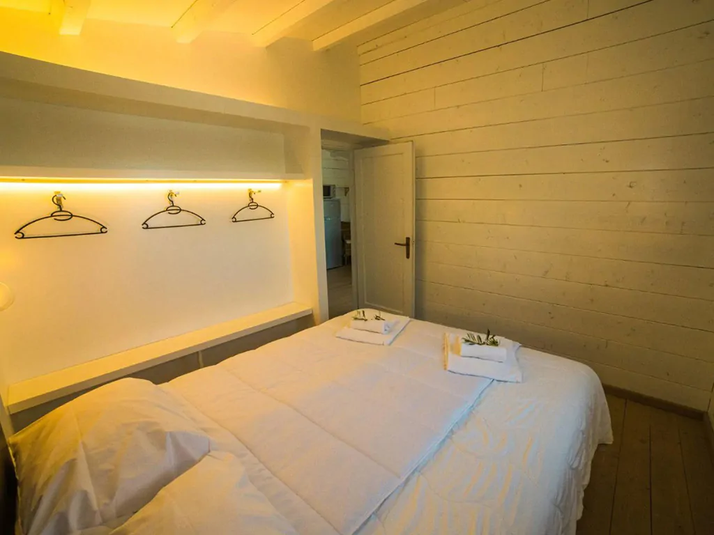 camping-village-resort-pax-4-inerior-bedroom-double-bed