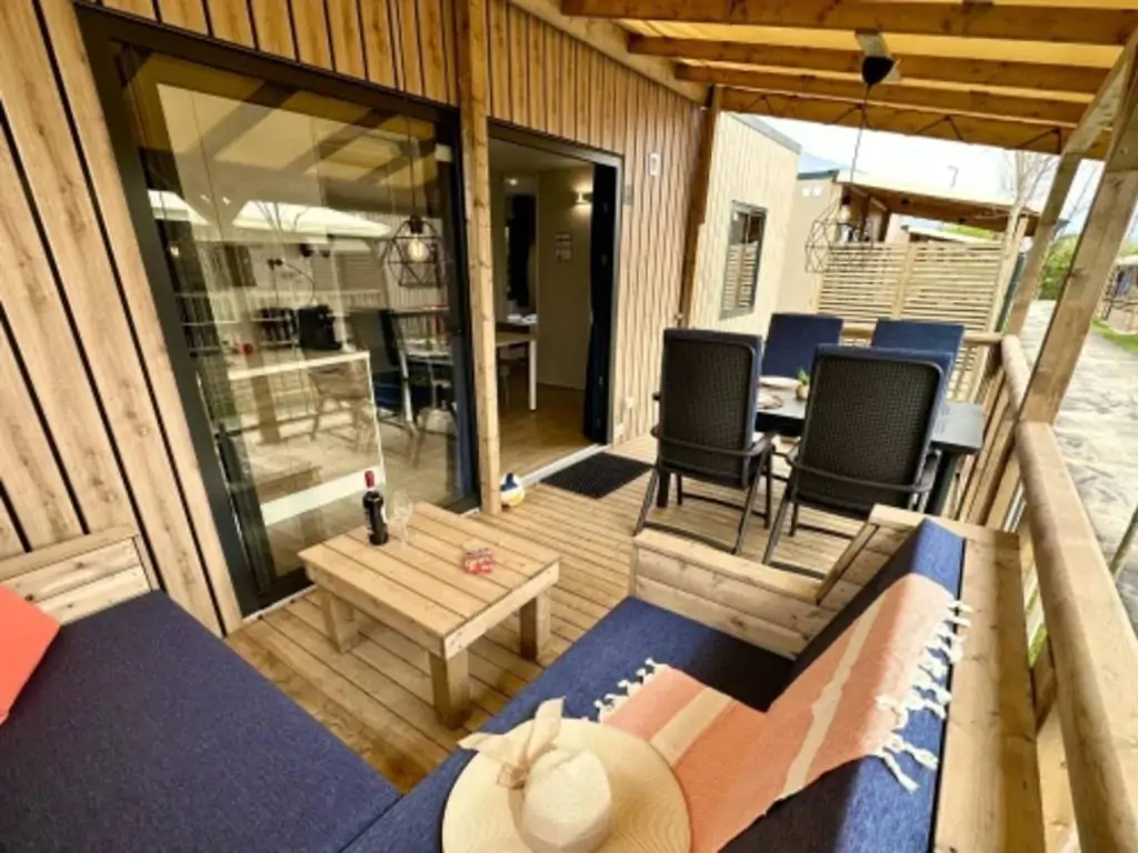 campsite-gasparina-estivo-premium-deluxe-terrace-lounge-table