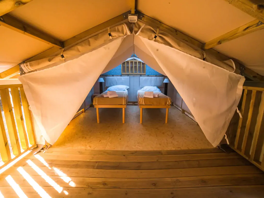 lago-idro-glamping-boutique-glamping-tent-airlodge-20-interior-bedroom-single-beds