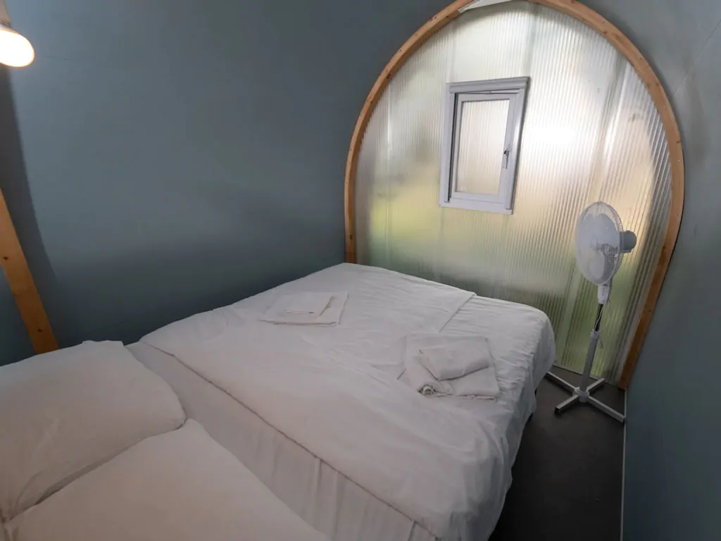 orlando-in-chianti-glamping-resort-glamping-tent-coco-couple-interior-bedroom-double-bed