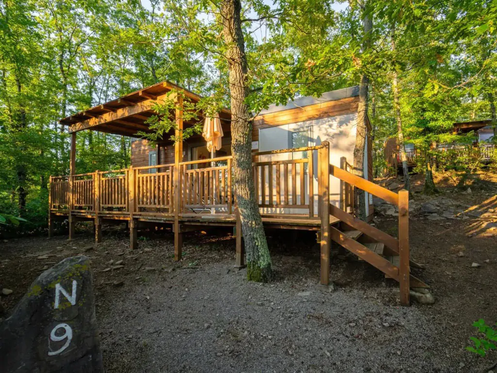 orlando-in-chianti-glamping-resort-mobile-home-cottage-next-exterior-entrance