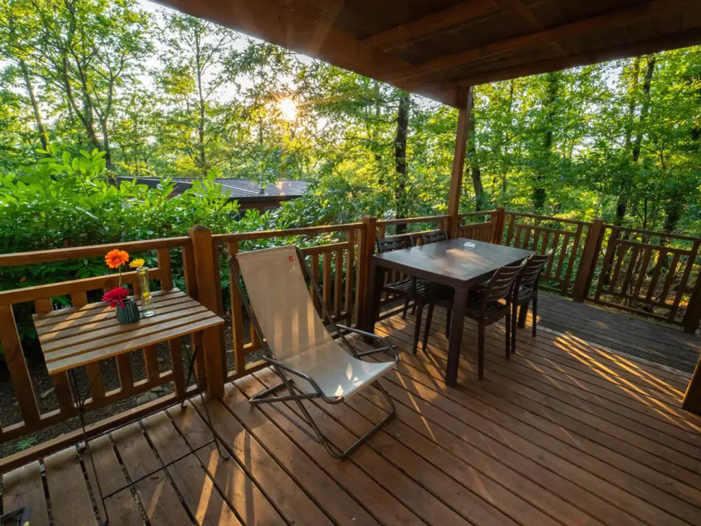 orlando-in-chianti-glamping-resort-mobile-home-cottage-next-exterior-terrace-view