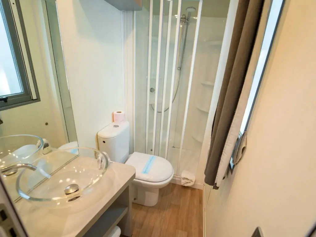 orlando-in-chianti-glamping-resort-mobile-home-cottage-next-interior-bathroom