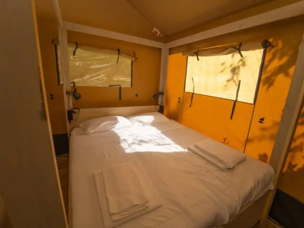 small-orlando-safari-tent-double-bed-bedroom