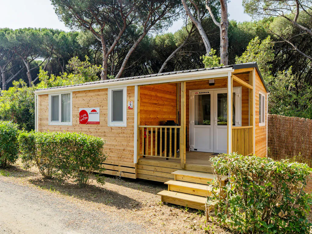 camping-le-esperidi-mobile-home-premium-k-exterior-sideview
