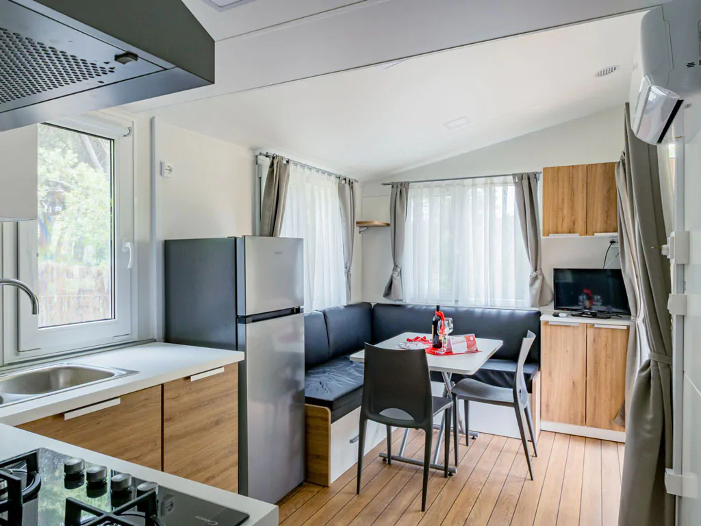 camping-le-esperidi-mobile-home-premium-k-interior-livingroom