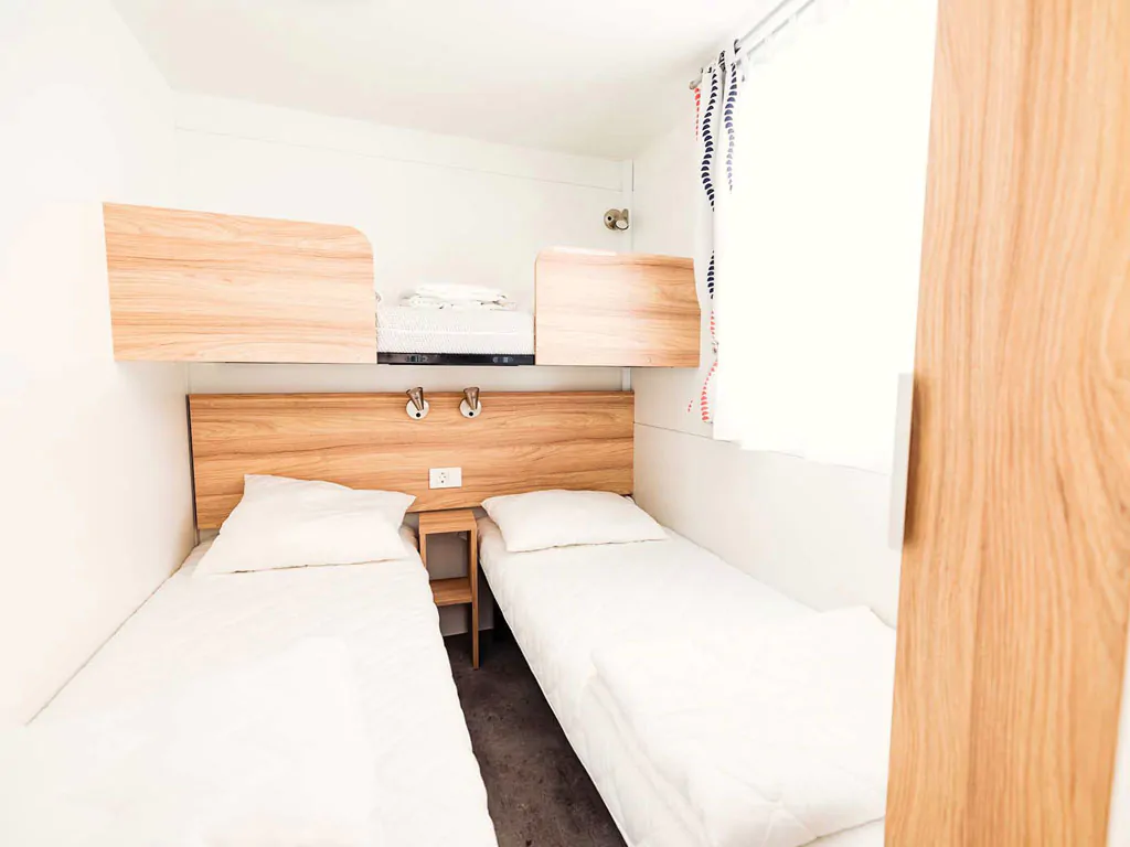 italy-camping-village-mobile-home-premium-a-plus-interior-bedroom