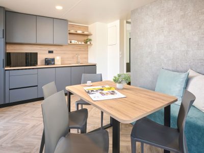 aminess-atea-camping-resort-luxury-glamping-villa-pool-view-interior-kitchen-view