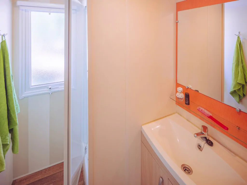 camping-klenovica-premium-interior-bathroom